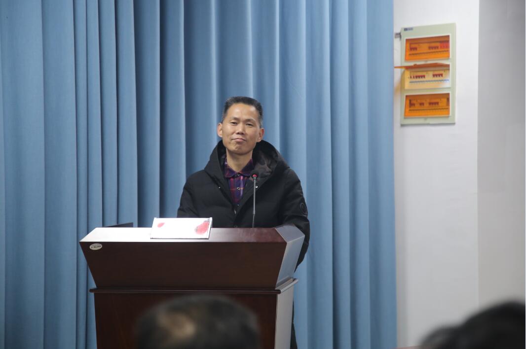 湖南省陶瓷技师学院党委书记邹仁义同志作了热情洋溢的欢迎词